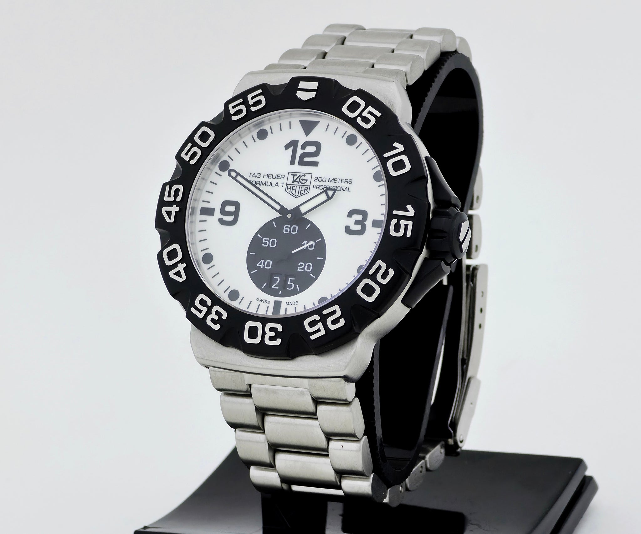 TAG Heuer Formula 1 Grande Date Quartz, Phosphorus Dial 44mm Steel Diver's watch WAH1011