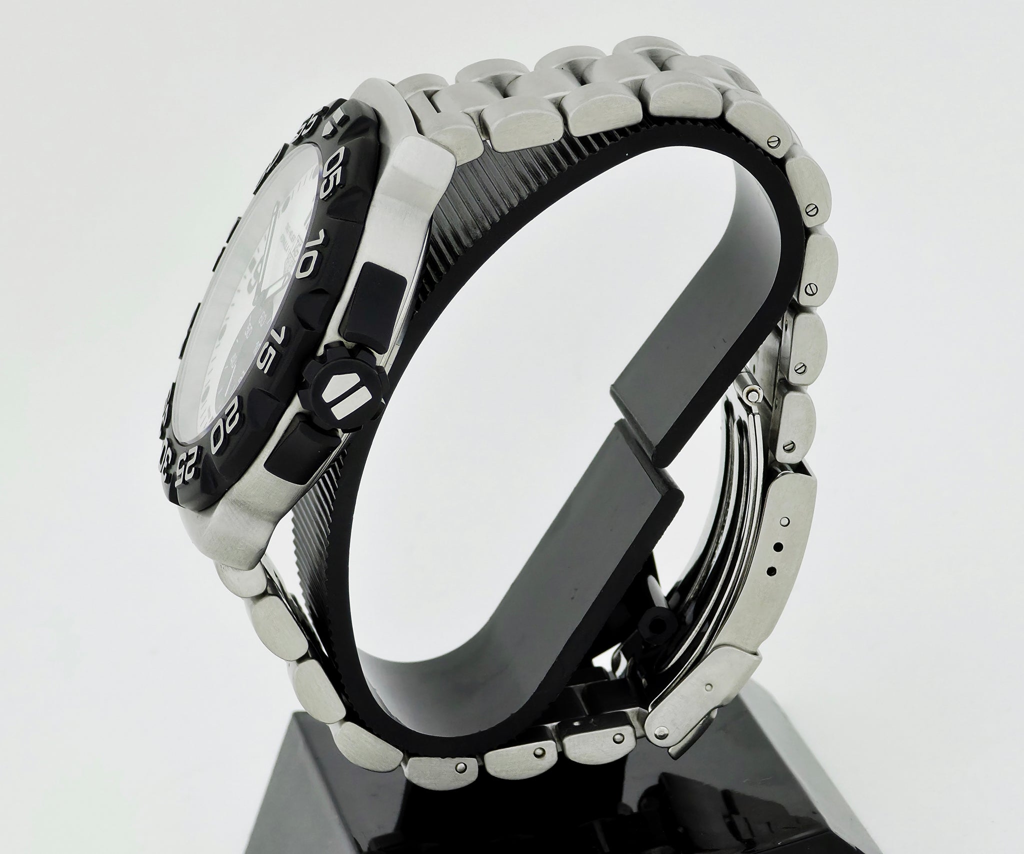 TAG Heuer Formula 1 Grande Date Quartz, Phosphorus Dial 44mm Steel Diver's watch WAH1011