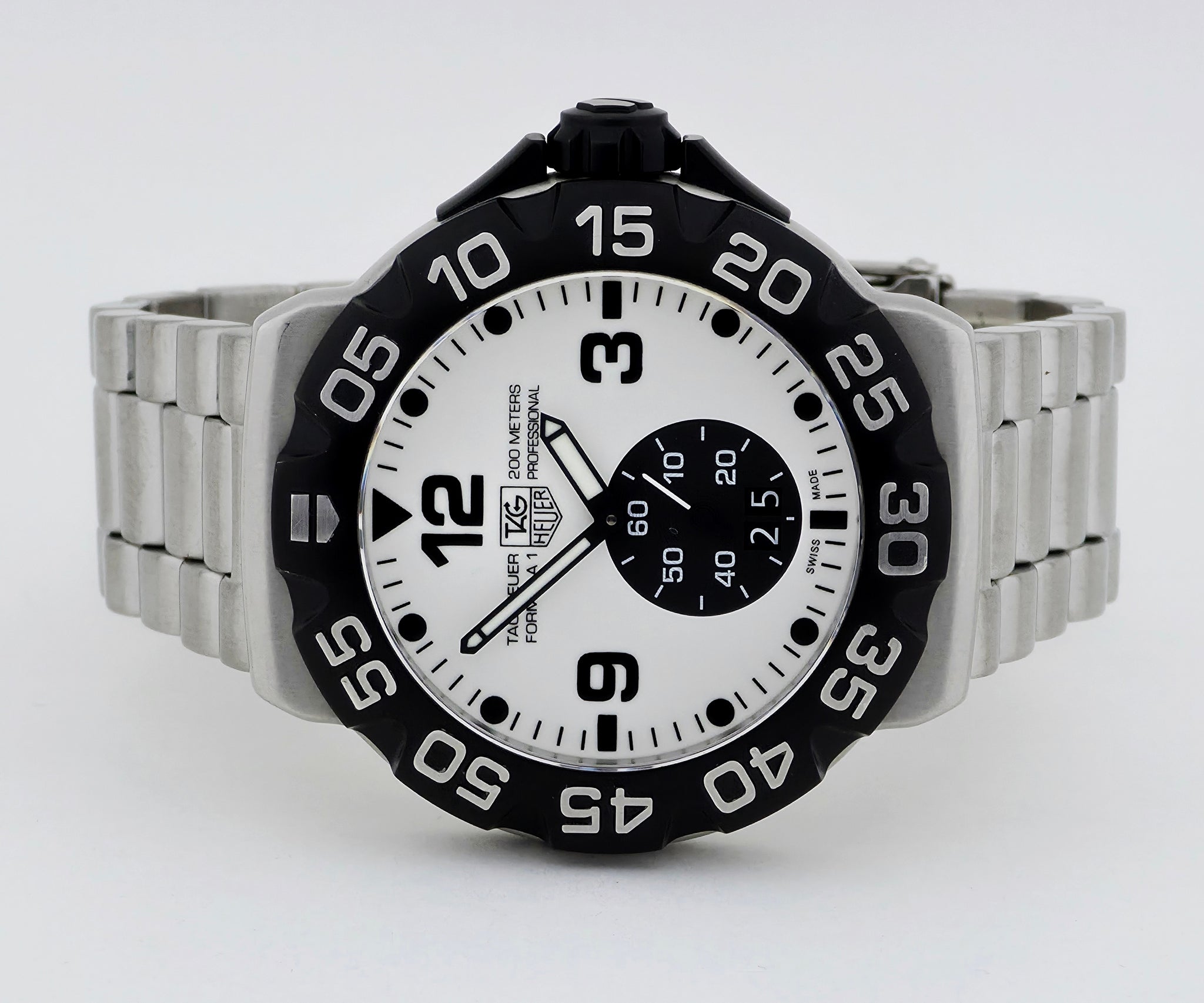 TAG Heuer Formula 1 Grande Date Quartz, Phosphorus Dial 44mm Steel Diver's watch WAH1011