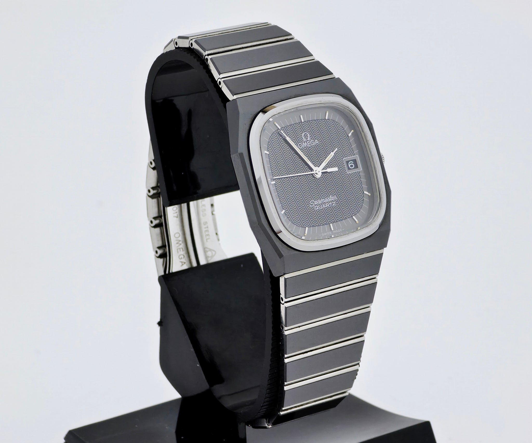 Omega Seamaster Cermet "Black Tulip" Quartz Men's watch Ref: 396.0945