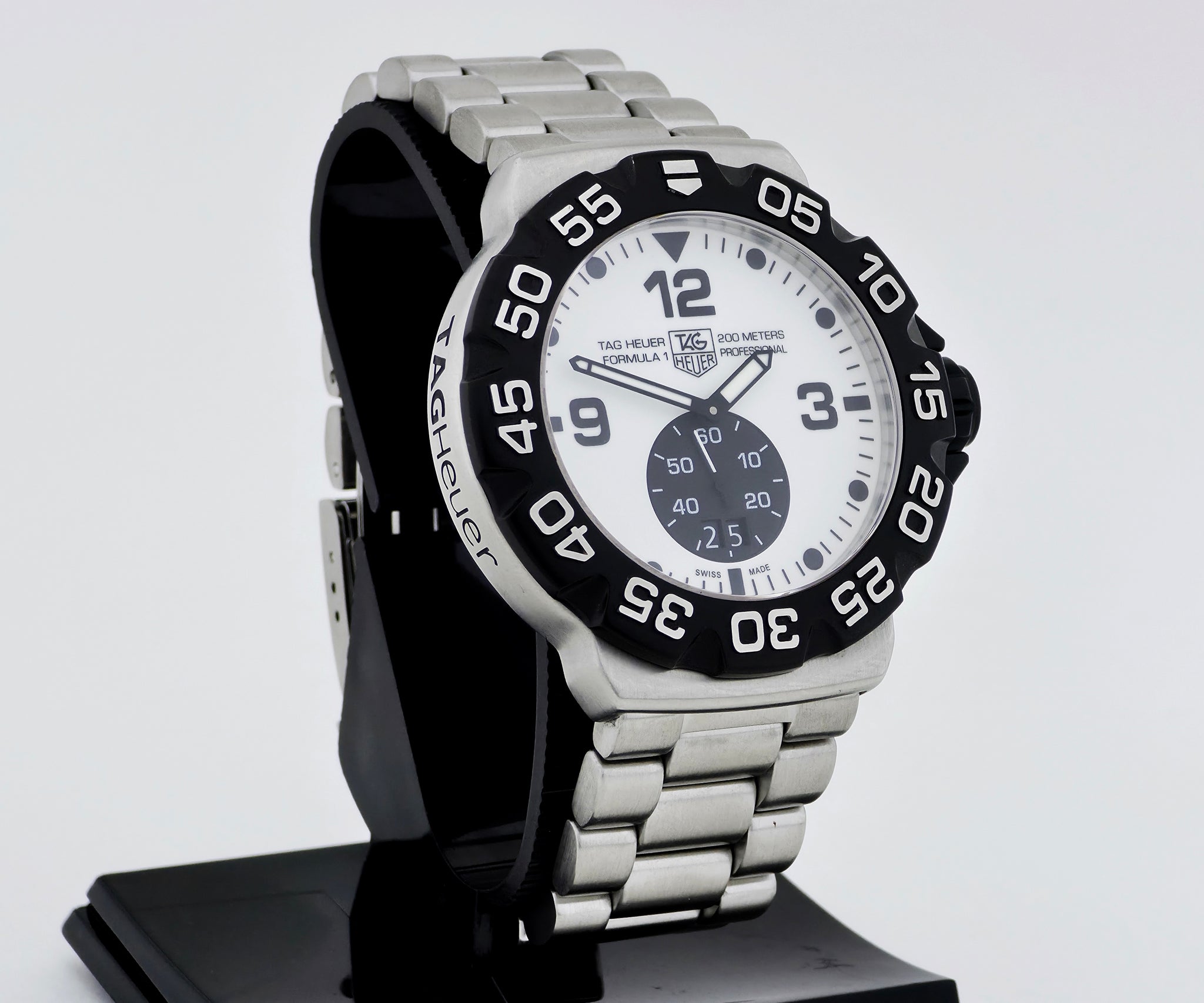 TAG Heuer Formula 1 Grande Date Quartz, Phosphorus Dial 44mm Steel Diver's watch WAH1011