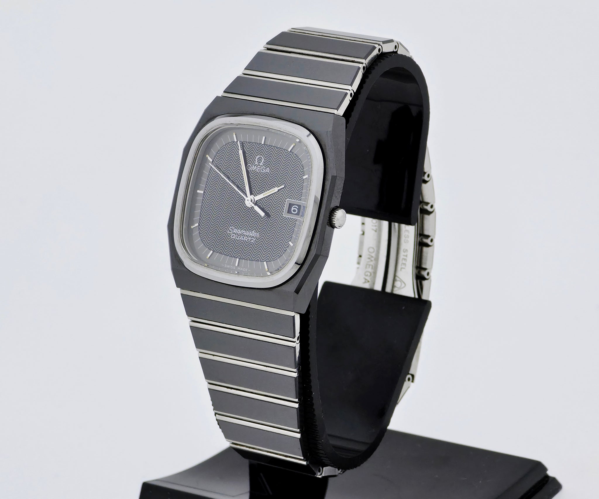 Omega Seamaster Cermet "Black Tulip" Quartz Men's watch Ref: 396.0945