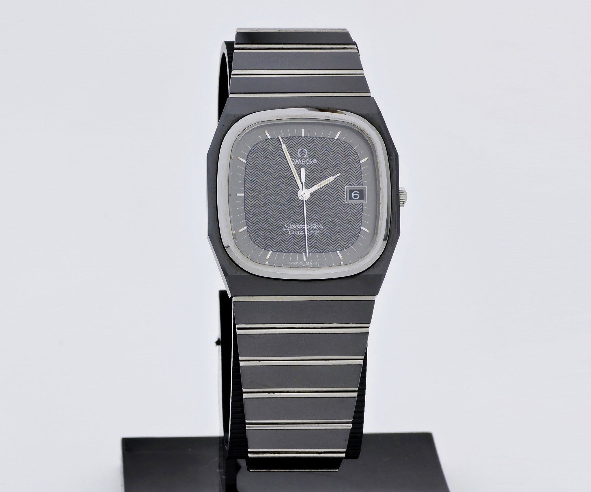 Omega Seamaster Cermet "Black Tulip" Quartz Men's watch Ref: 396.0945